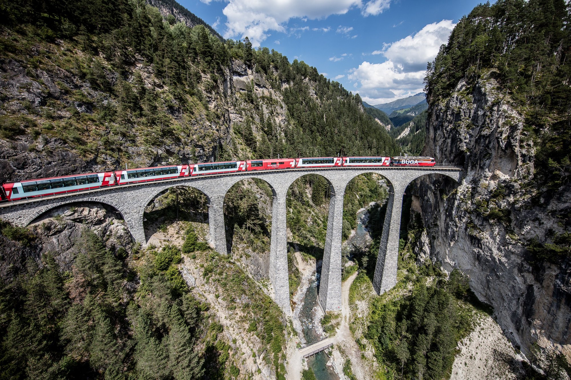 Die 5 schönsten Panoramazüge der Schweiz & Tipps | MANU